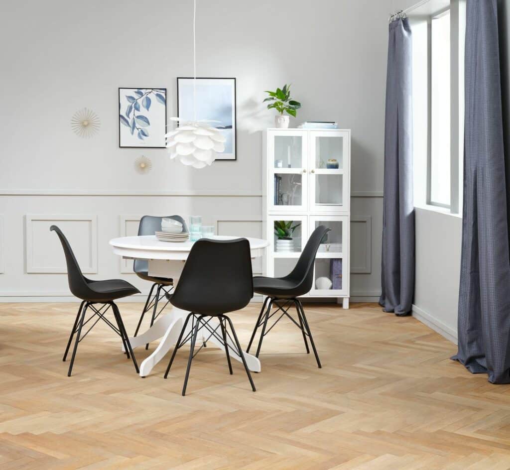 Display SKALS glass doors white JYSK