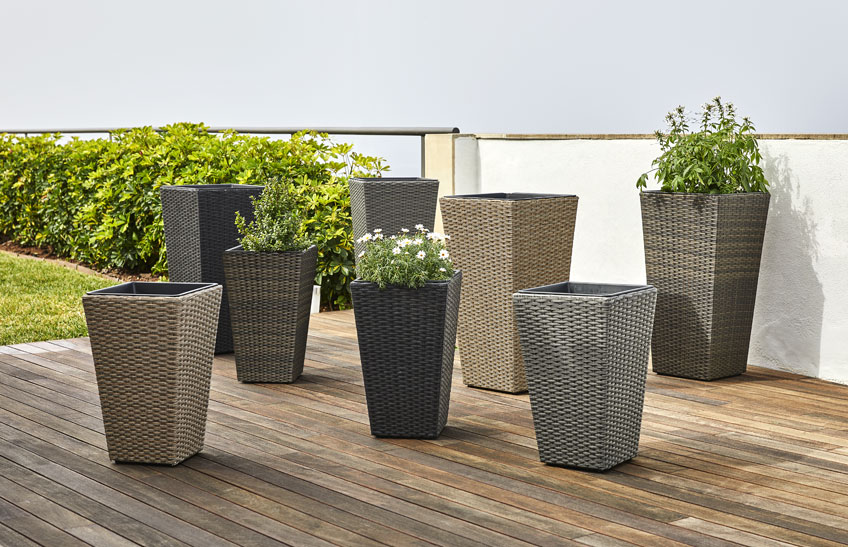 POTS AND PLANTERS TO CREATE YOUR GREEN CORNER JYSK