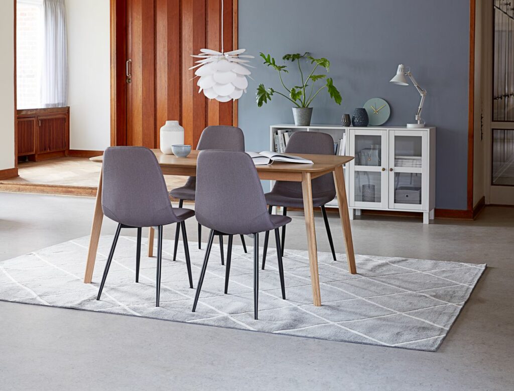 Display SKALS glass doors white JYSK